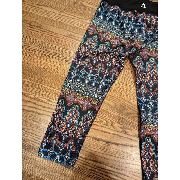 PRISMSPORT Stained Glass Capris Capri Leggings Rainbow colors Size L - Picture 11 of 12
